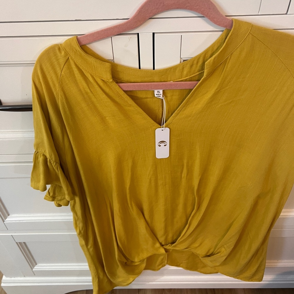 #305 eyeshadow mustard yellow shirt knotted NWT & stackable mustard yellow brace
